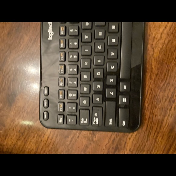 Logitech wireless keyboard. Compatible with windows only - Picture 4 of 14